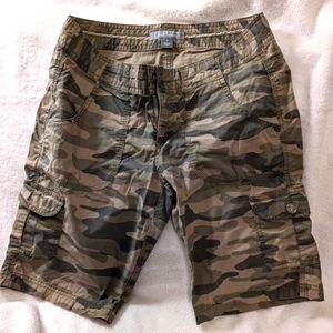 Gander Mountain Guide Series Women's Olive Green Camo Cargo Shorts 4